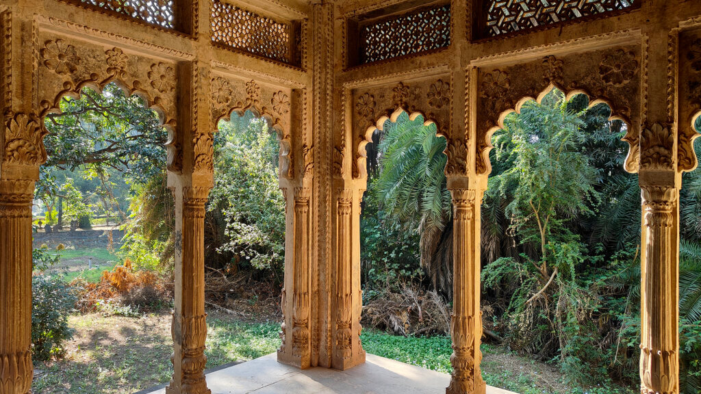 chhatri at Deobagh Palace