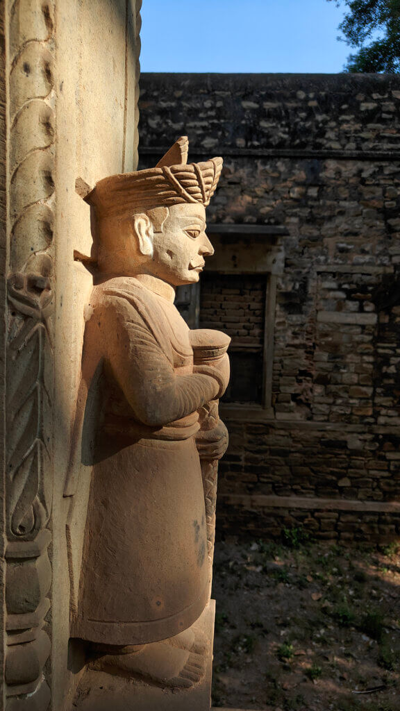 sculpture chhatri at Deobagh Palace