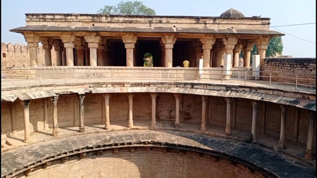 assi khamba bawdi at Gwalior fort