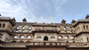 a tallwallwith lots of openings at Raja Mahal Orccha