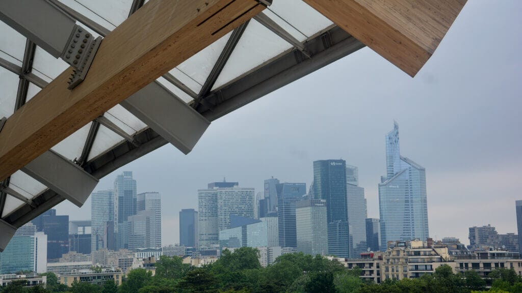 the frame Louis Vitton Fondation Frank Gehry