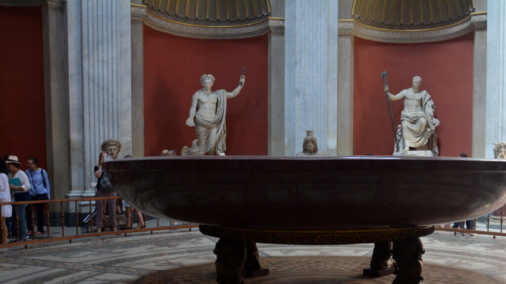 central hall of vatican museum