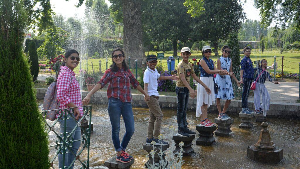 excited kids at Shalimar Bagh